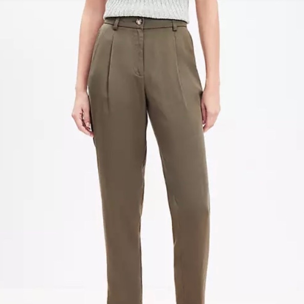 NWT Loft Tapered Leg Pleated Pants